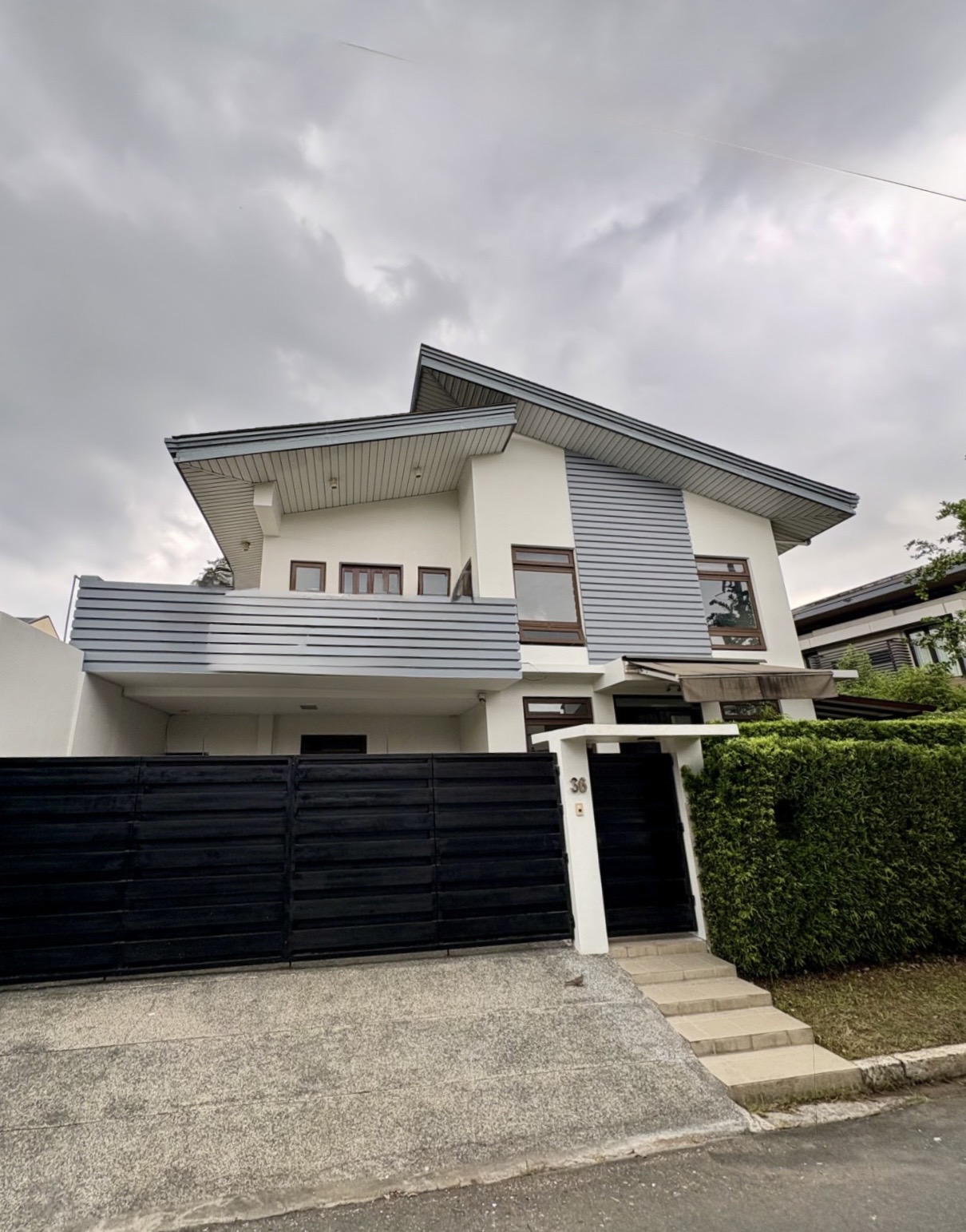 Spacious 5BR House & Lot with 5 T&B, Garden & Park Access for Sale in Merville Park