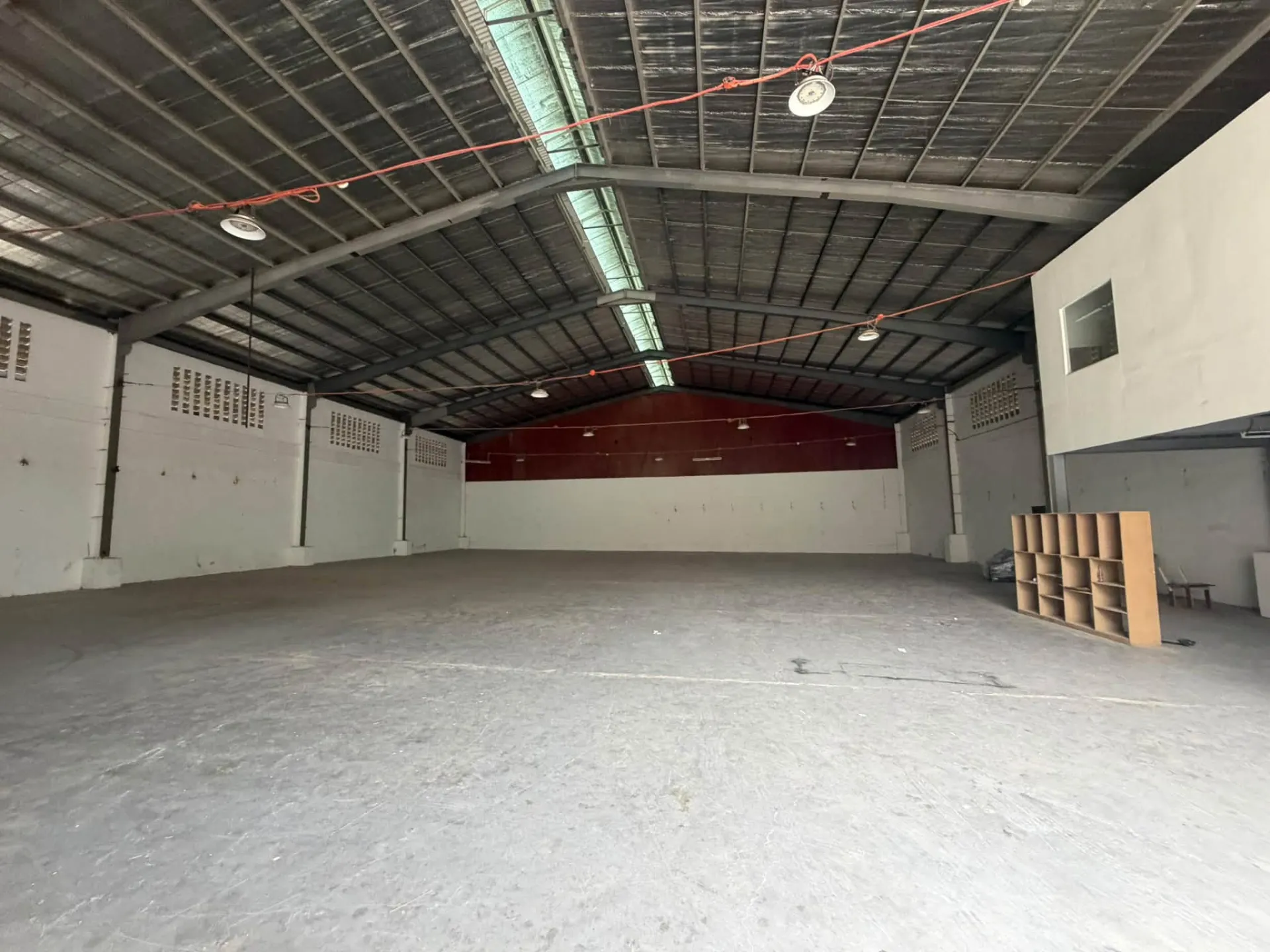 858 SQM San Pedro Warehouse Lease