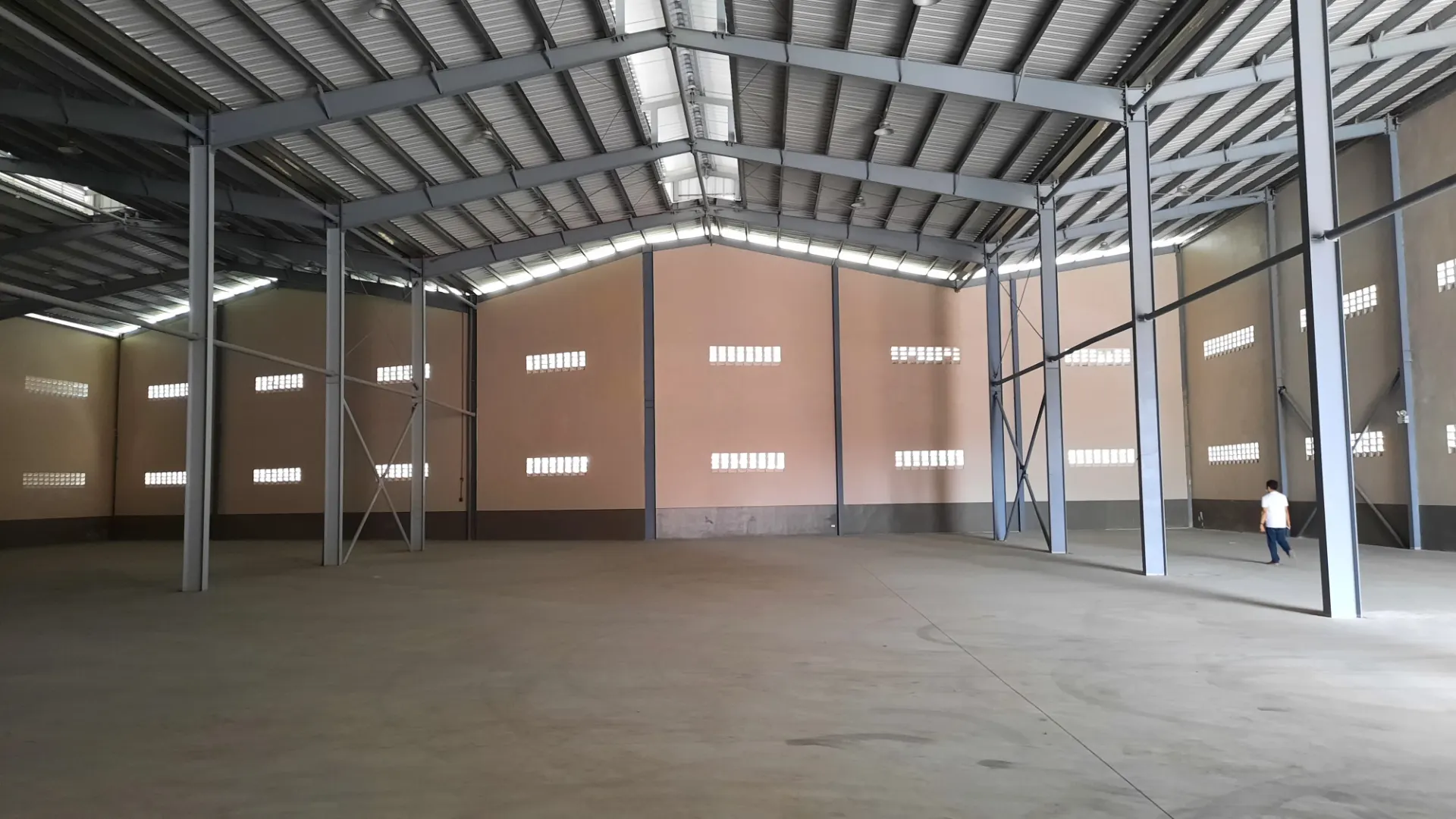 2485 SQM Carmona Warehouse Lease