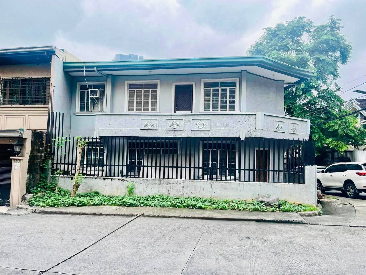 Prime Corner Residential Property with Commercial Potential in Plainview, Mandaluyong City